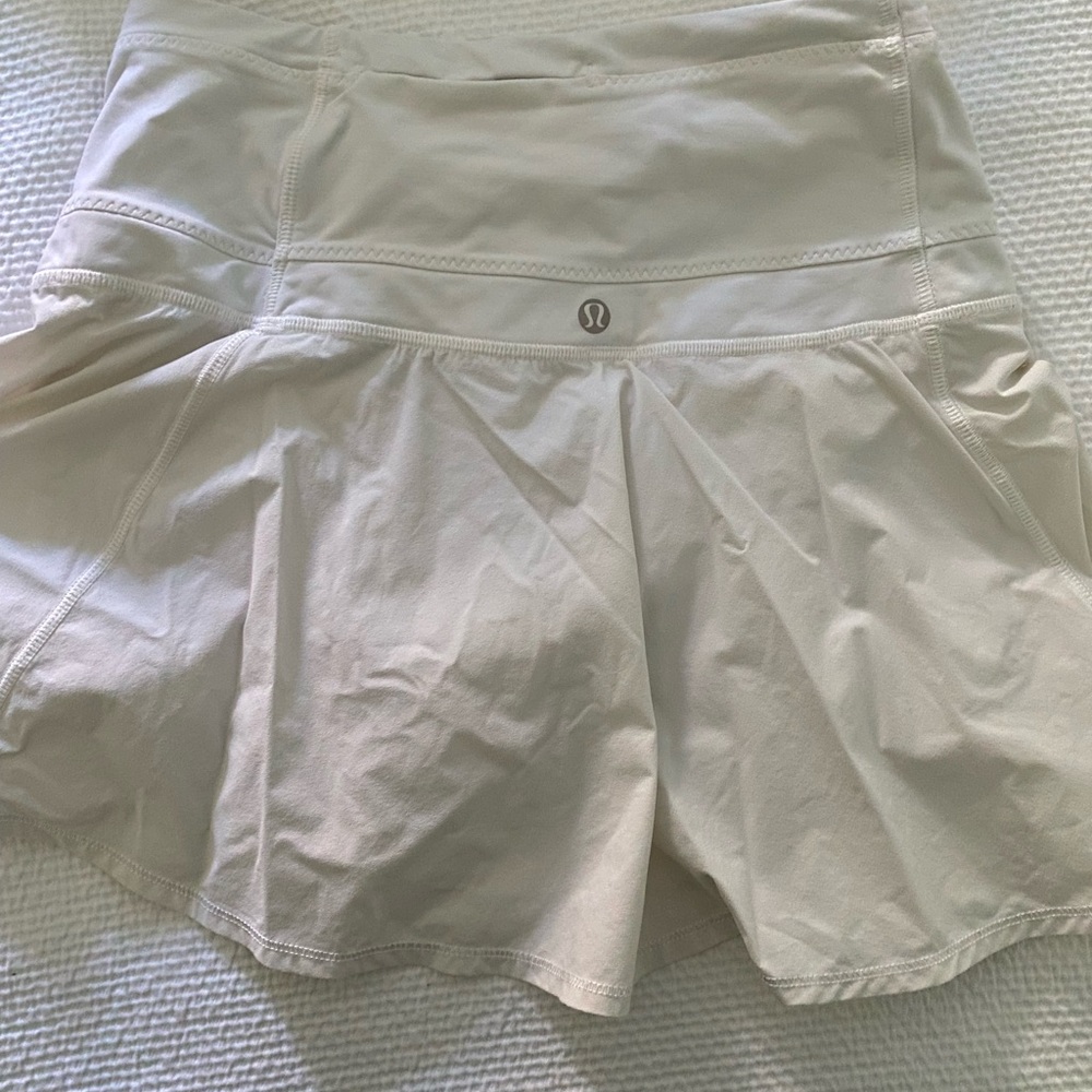 lululemon white tennis skirt (size 4 also works for size 6)